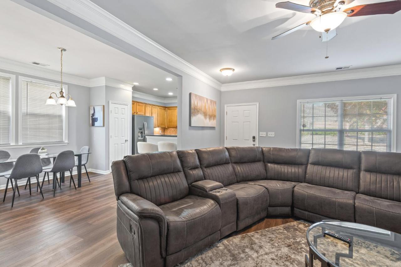 アトランタ Calming Grey Townhouse With Jacuzzi Bathtubヴィラ エクステリア 写真