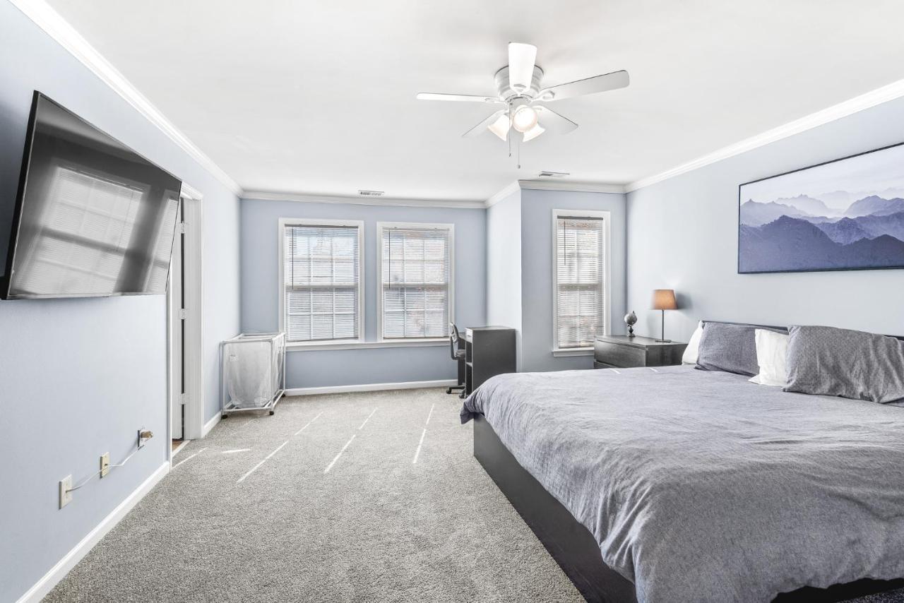 アトランタ Calming Grey Townhouse With Jacuzzi Bathtubヴィラ エクステリア 写真