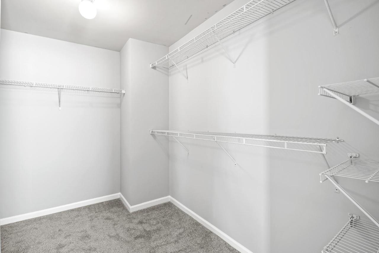 アトランタ Calming Grey Townhouse With Jacuzzi Bathtubヴィラ エクステリア 写真